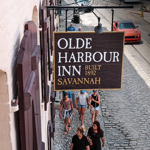 Olde Harbour Inn Boutique Riverfront Hotel In Savannah Ga 2018 Best Pet Friendly Hotel